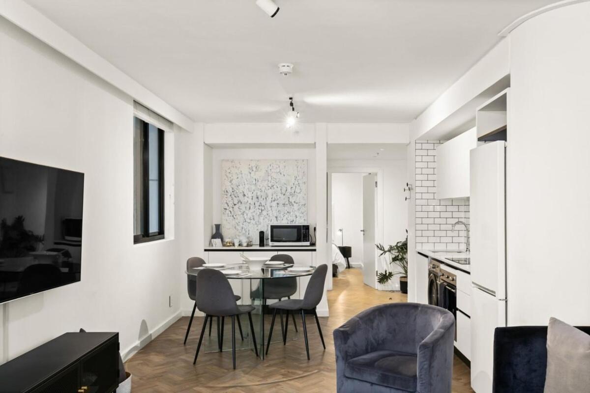 Luxurious With Stunning View Apartment *