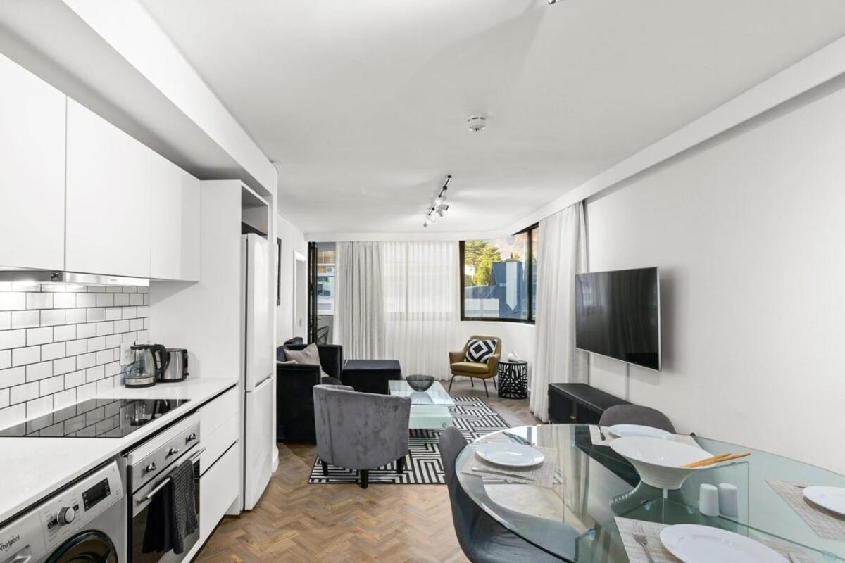 Luxurious With Stunning View Apartment *